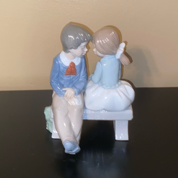 NAO BY LLADRO First Love Figurine - Picture 2 of 4